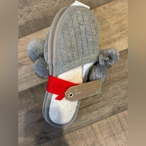 Gap body nwt soft slippers